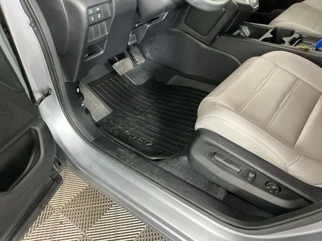 Used 2019  Honda EX-L image 15