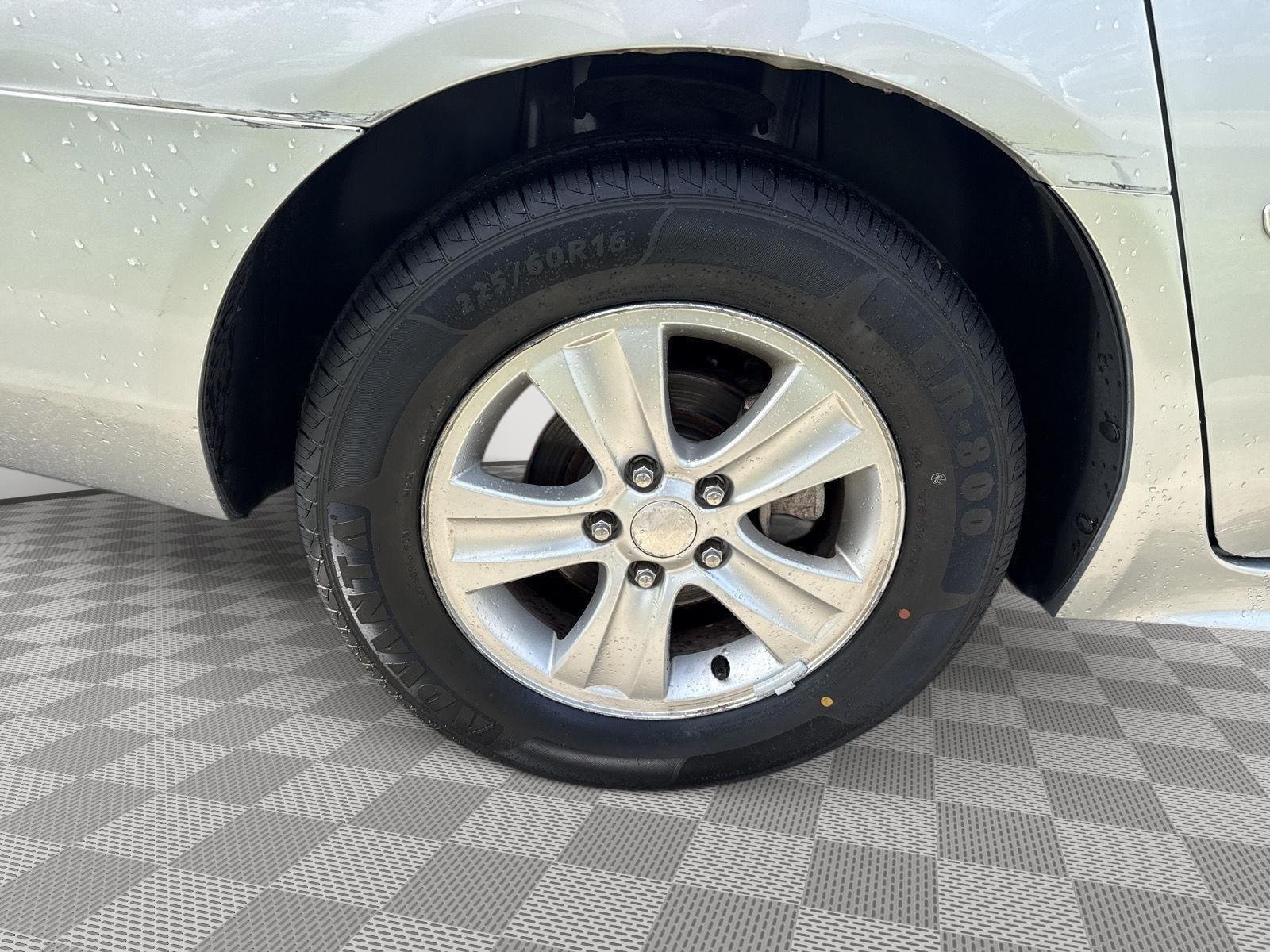Used 2014 Silver Ice Metallic Chevrolet LS image 16