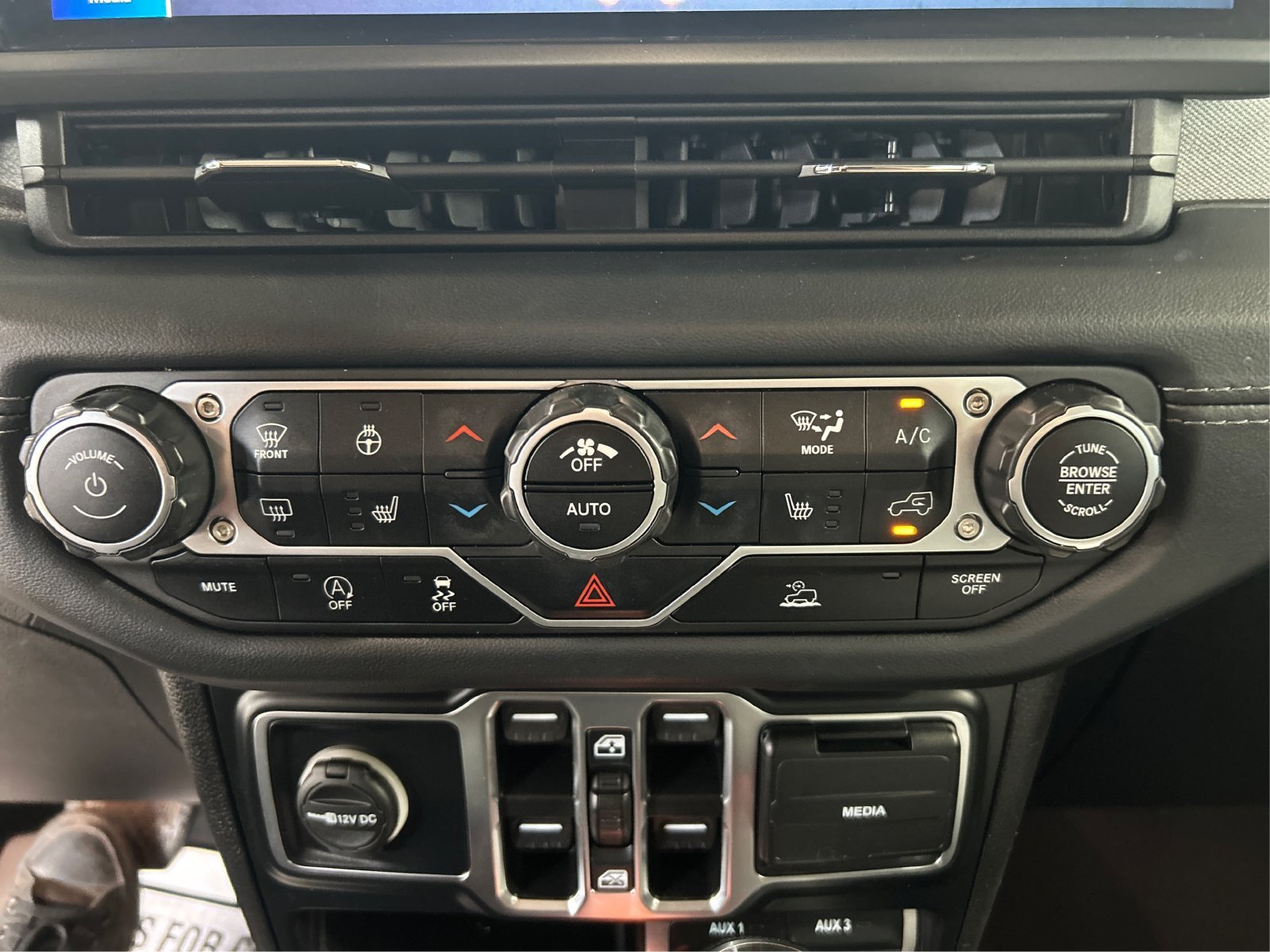 Used 2024 Black Jeep Sahara image 27