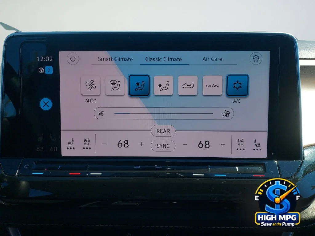 Used 2025 Black Volkswagen 2.0T SE w/Technology image 19