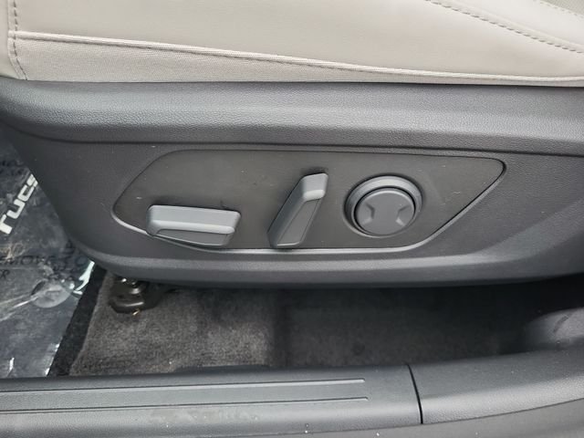 Used 2024 Black Hyundai SEL Convenience image 12