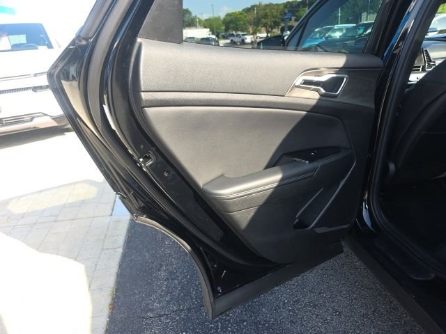 Used 2023 Black Kia X-Line image 25