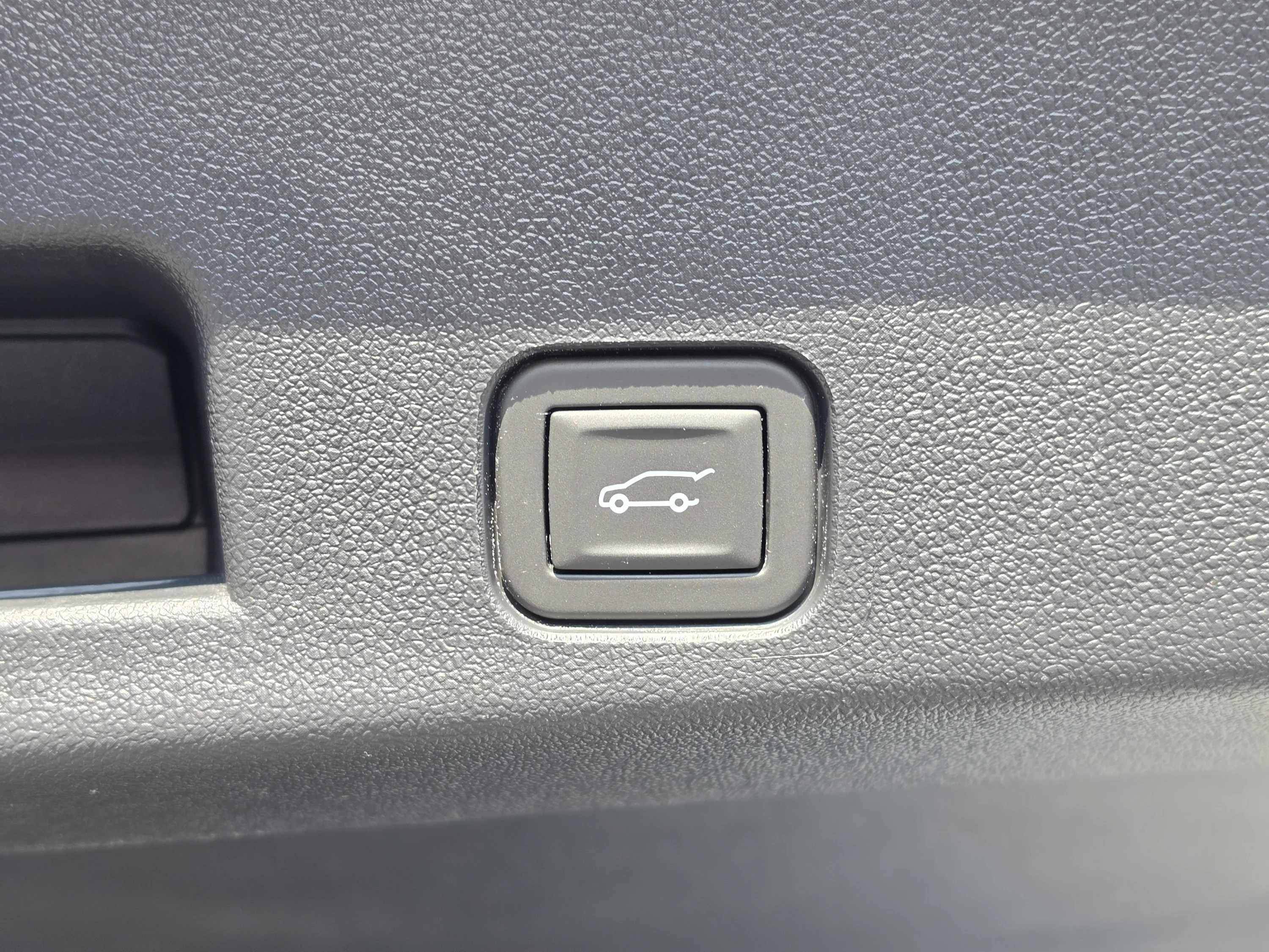Used 2025 Summit White Buick Preferred image 16