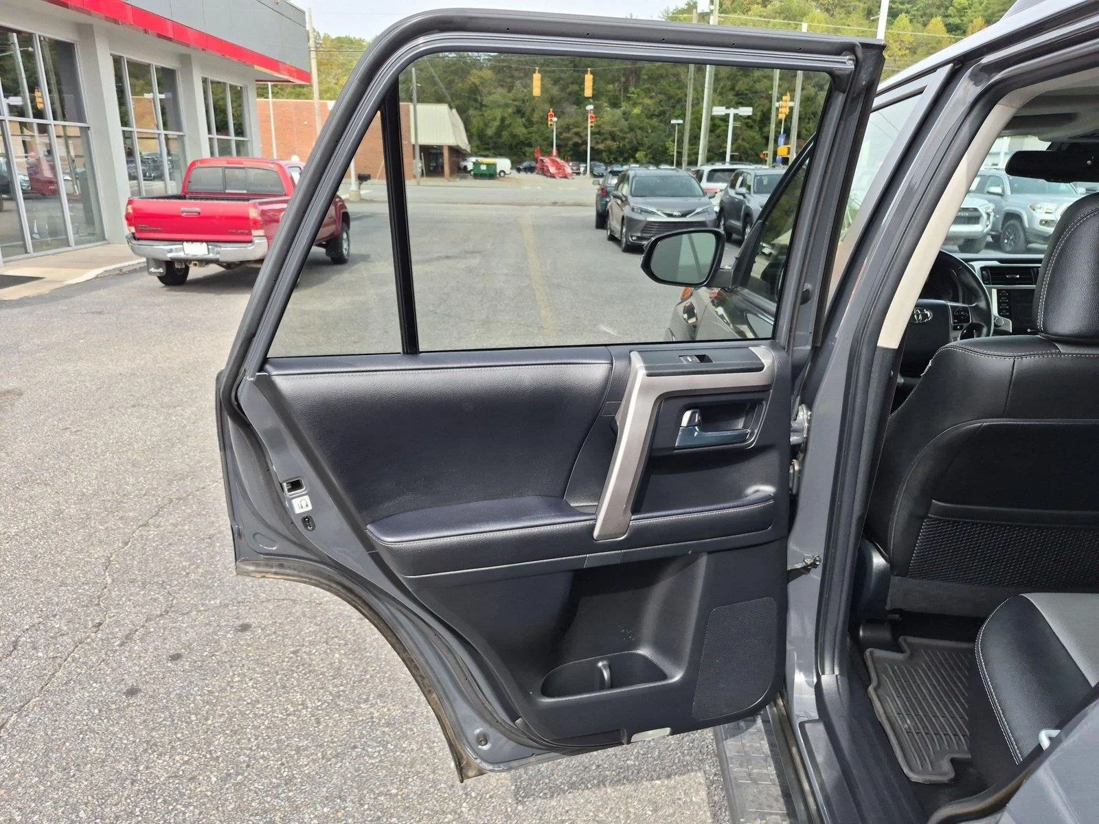 Used 2024 Underground Toyota SR5 Premium image 31