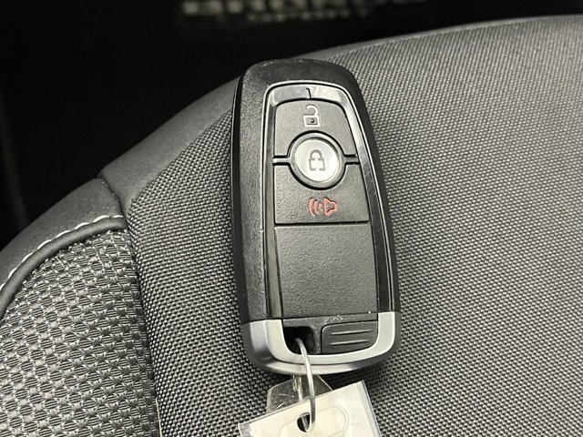 Used 2024 Oxford White Ford Badlands image 25
