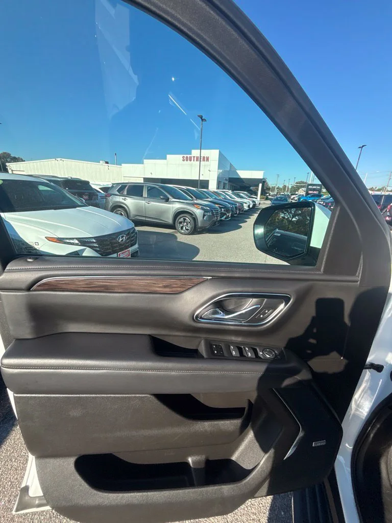 Used 2021 White Chevrolet LT image 11