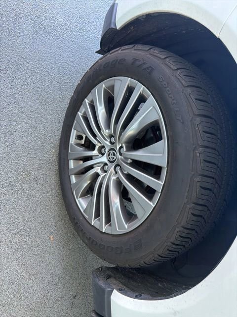 Used 2021 White Toyota XLE image 2