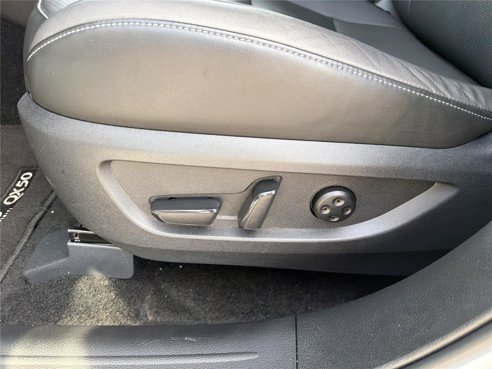 Certified Used 2024 Radiant White INFINITI LUXE image 22