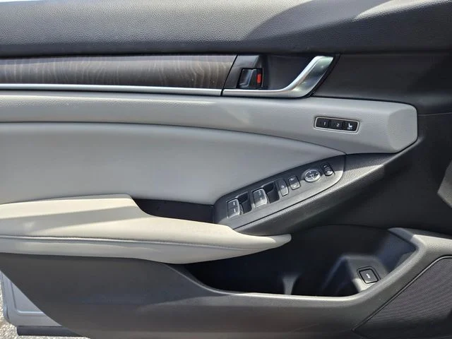 Used 2019 Silver Honda EX-L image 39