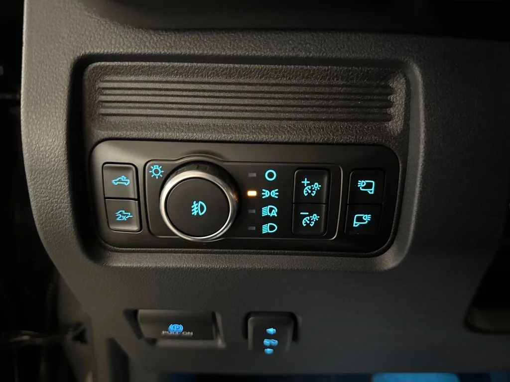 New 2026 Gray Ford Lariat image 31