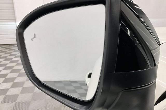 Used 2024 Majestic White INFINITI LUXE image 41