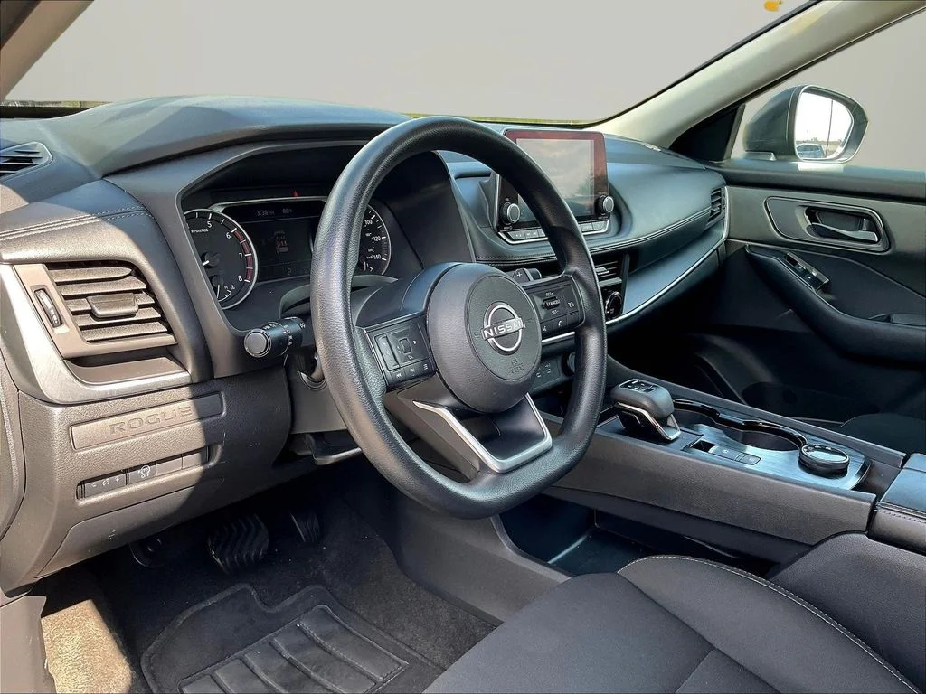 Used 2024 Silver Nissan S image 17