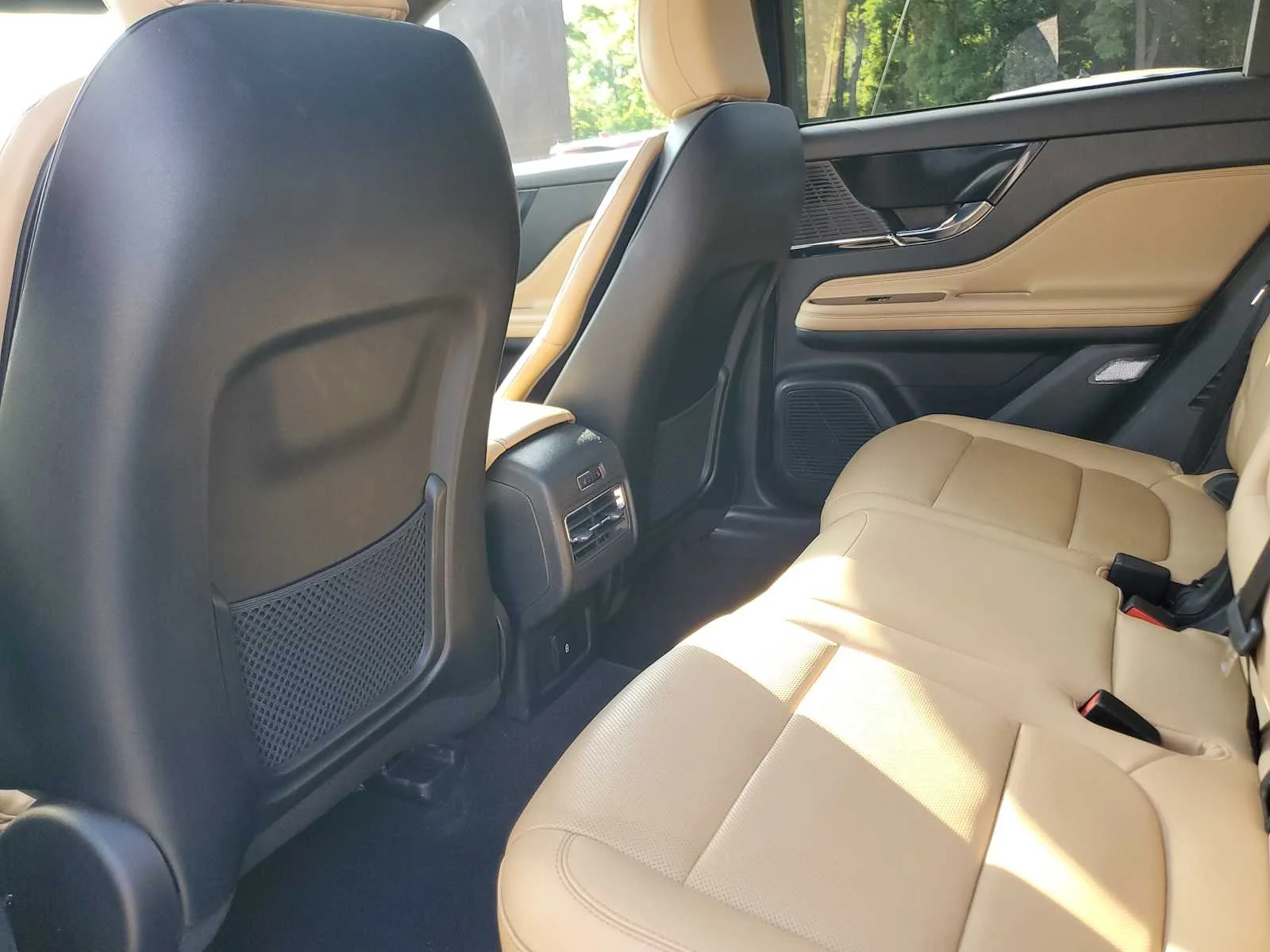 Used 2022 White Lincoln Reserve image 14
