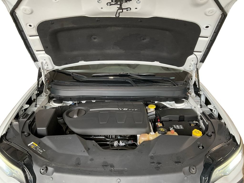 Used 2019 White Jeep Trailhawk image 14