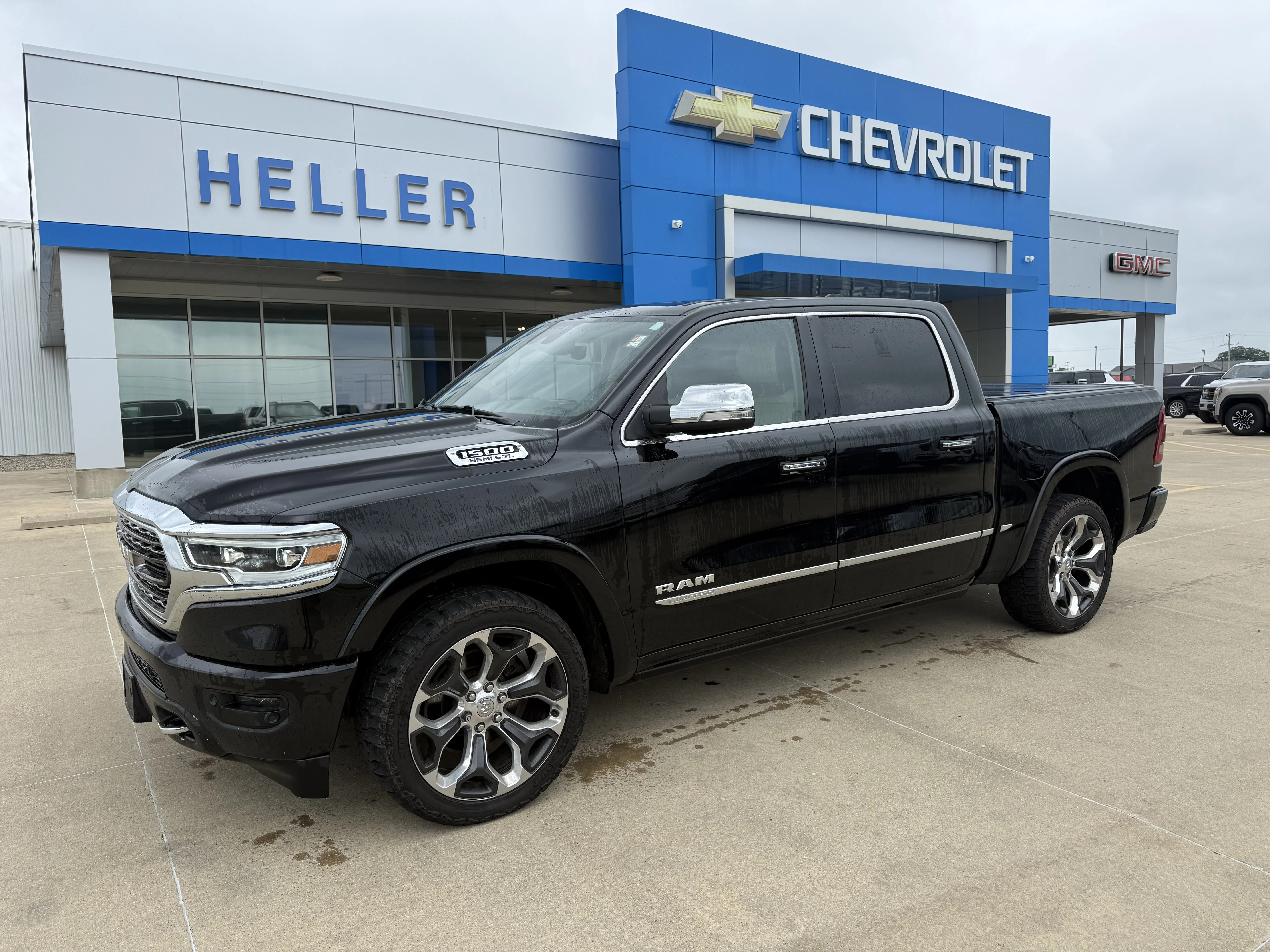 Used 2020 Diamond Black Crystal Pearlcoat Ram Limited image 3