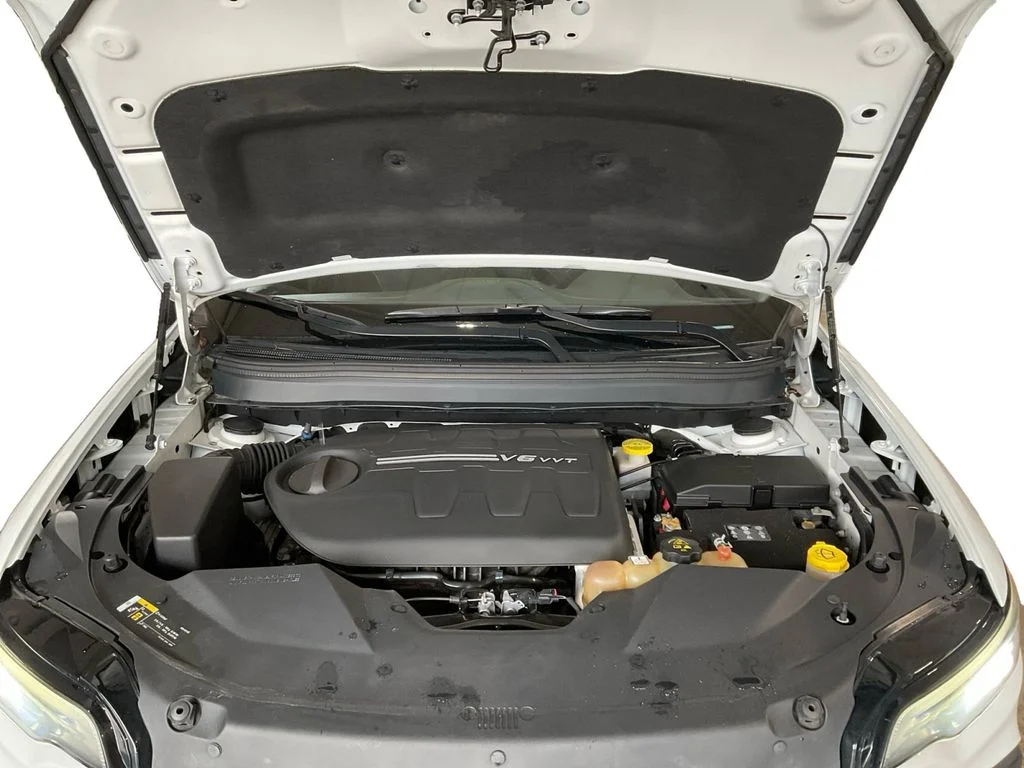 Used 2019 White Jeep Trailhawk image 14
