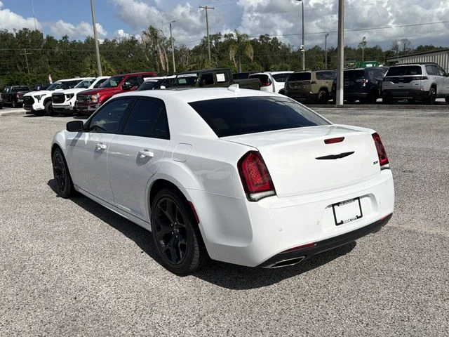 Used 2022 White Chrysler Touring image 6