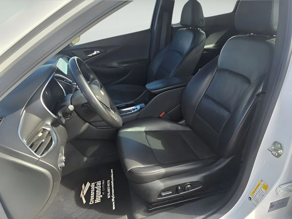 Used 2024 Summit White Chevrolet LT image 13
