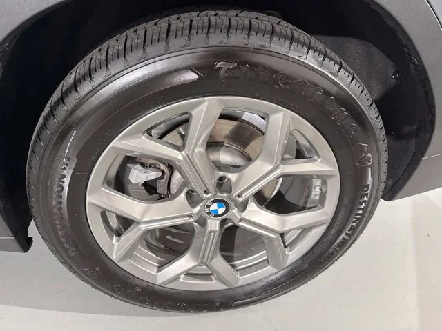 Used 2024 Gray BMW xDrive30i image 7