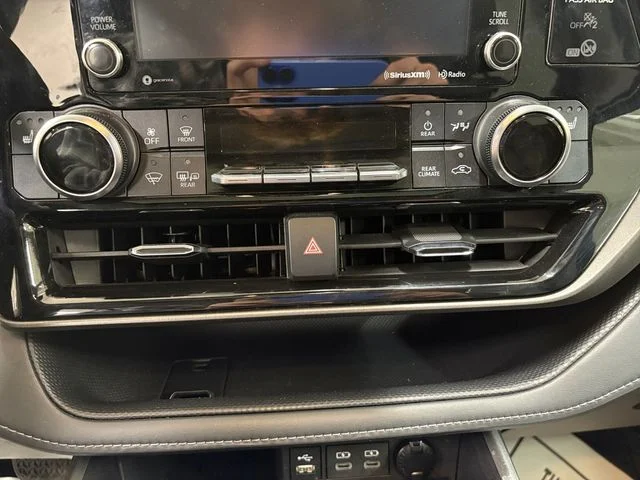 Used 2022  Toyota XLE image 12