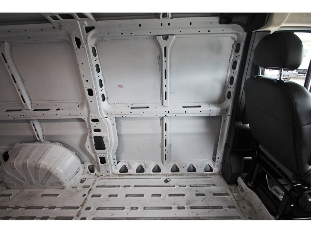 Used 2025 White Ram Base image 15