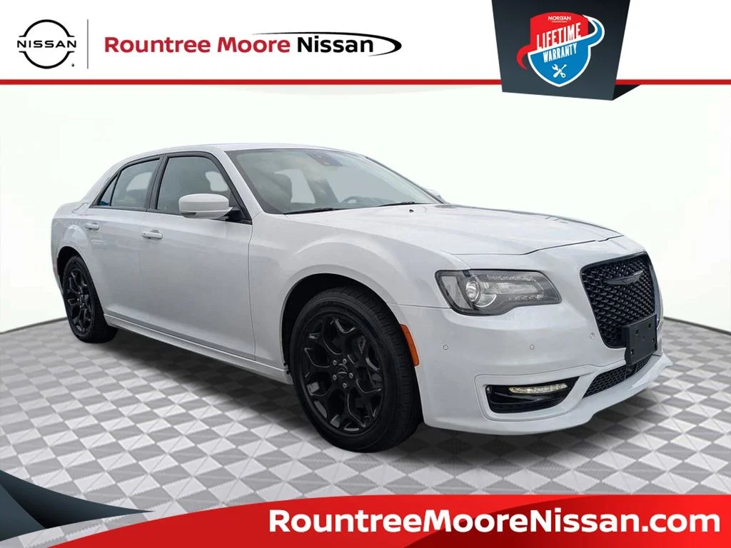 2023 Chrysler 300 Touring L AWD's photo