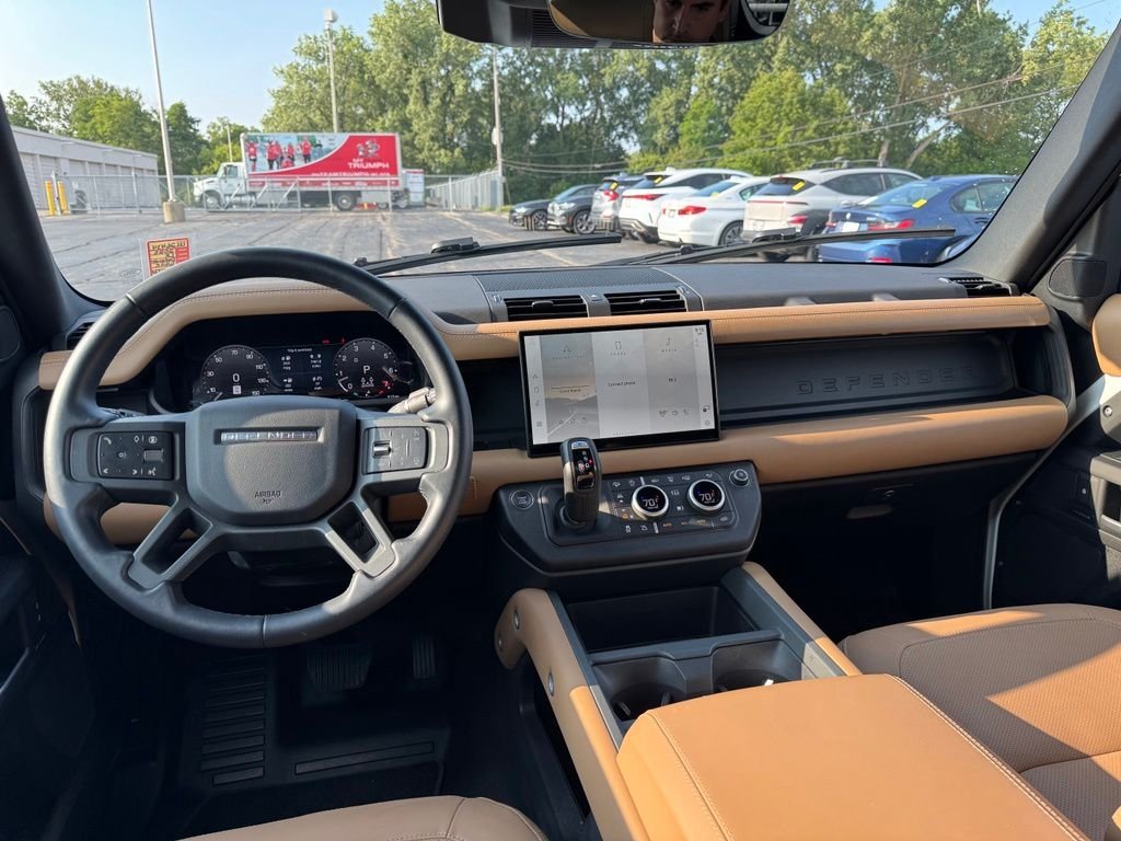 Used 2025 Fuji White Land Rover S image 8