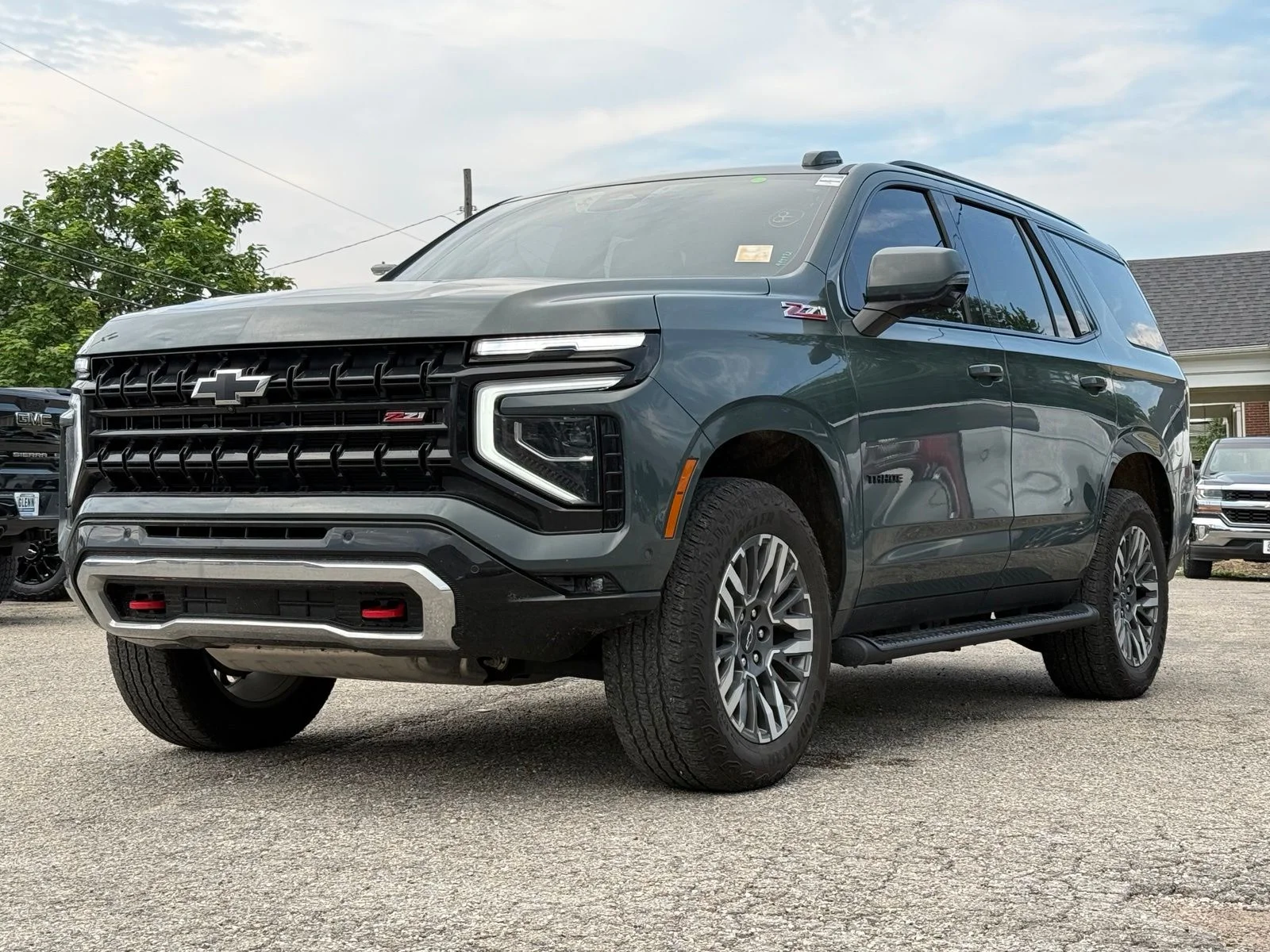 Used 2025 Gray Chevrolet Z71 image 1