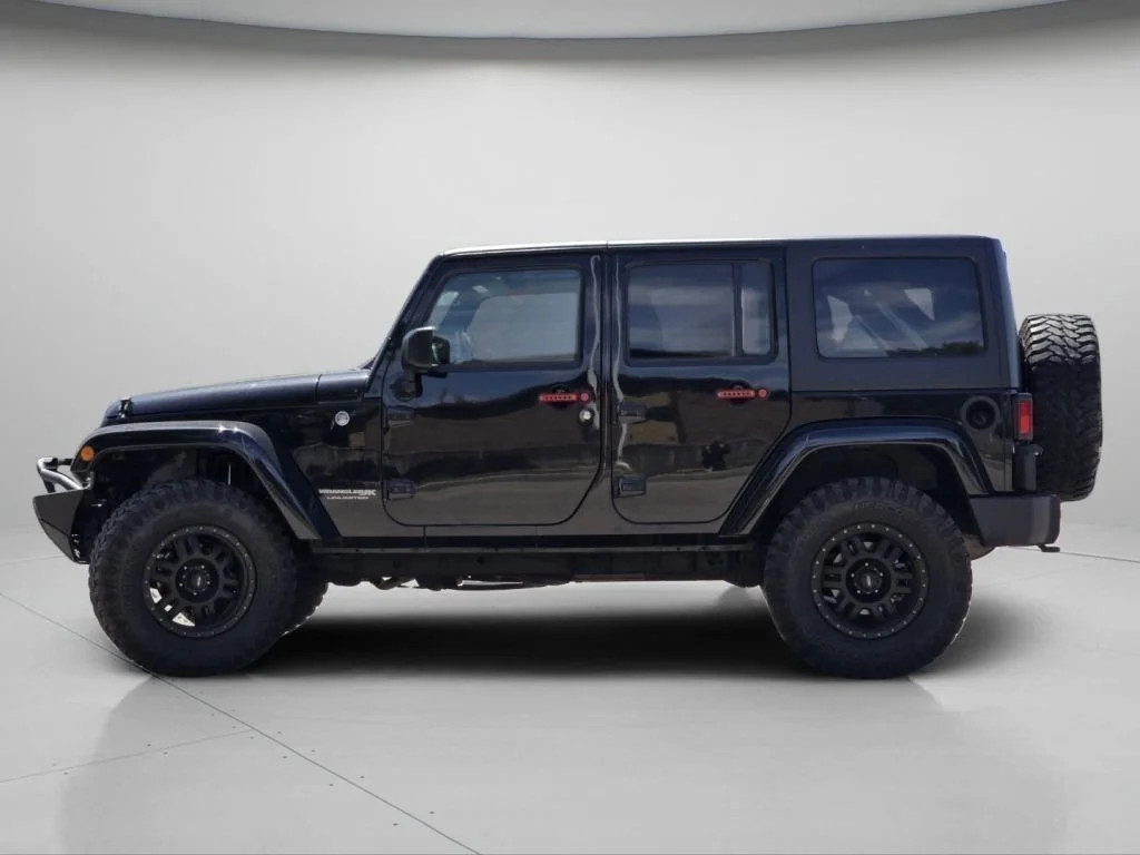 Used 2018 Black Clearcoat Jeep Sahara image 13