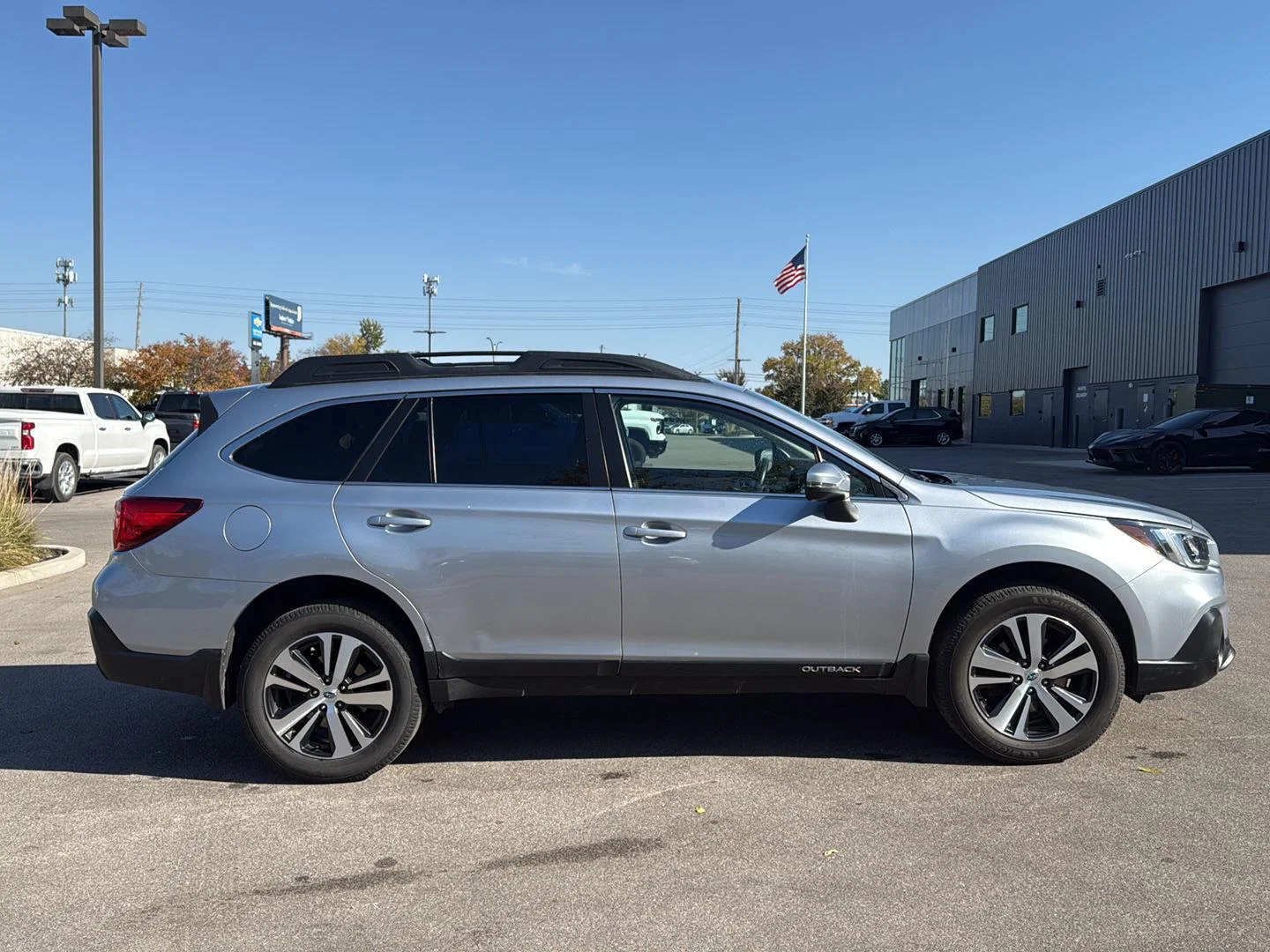 Used 2019 Ice Silver Metallic Subaru Limited image 2