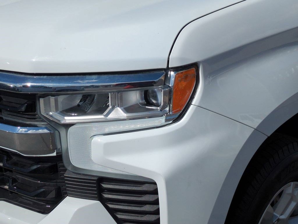 Used 2024 White Chevrolet LT image 9