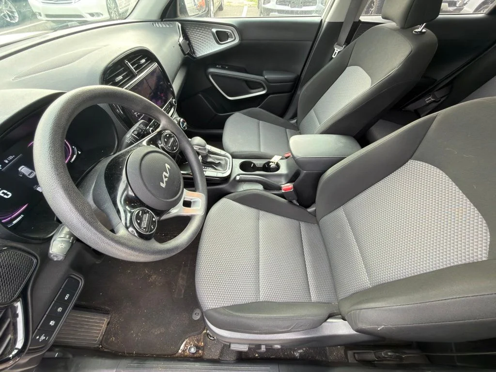 Used 2023 White Kia S image 9
