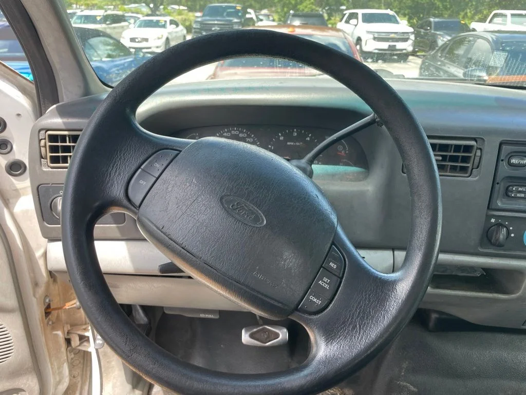 Used 2002 White Ford XL image 12