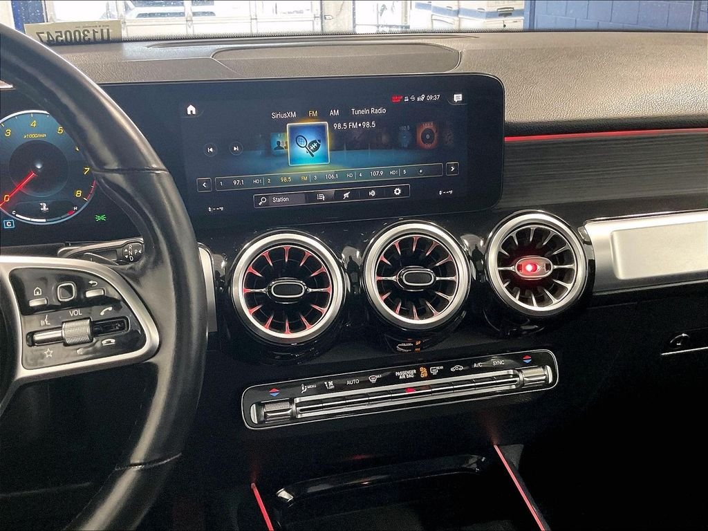Used 2023 White Mercedes-Benz GLB 250 image 18