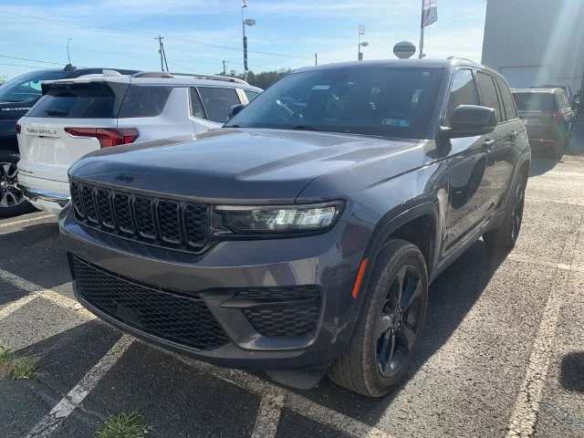 Used 2022 Gray Jeep Altitude image 5