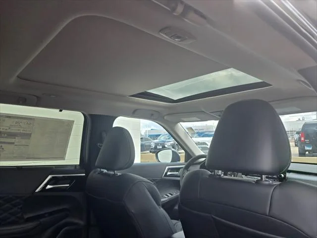 2025 Mitsubishi Outlander Plug-in Hybrid SEL - Photo 9