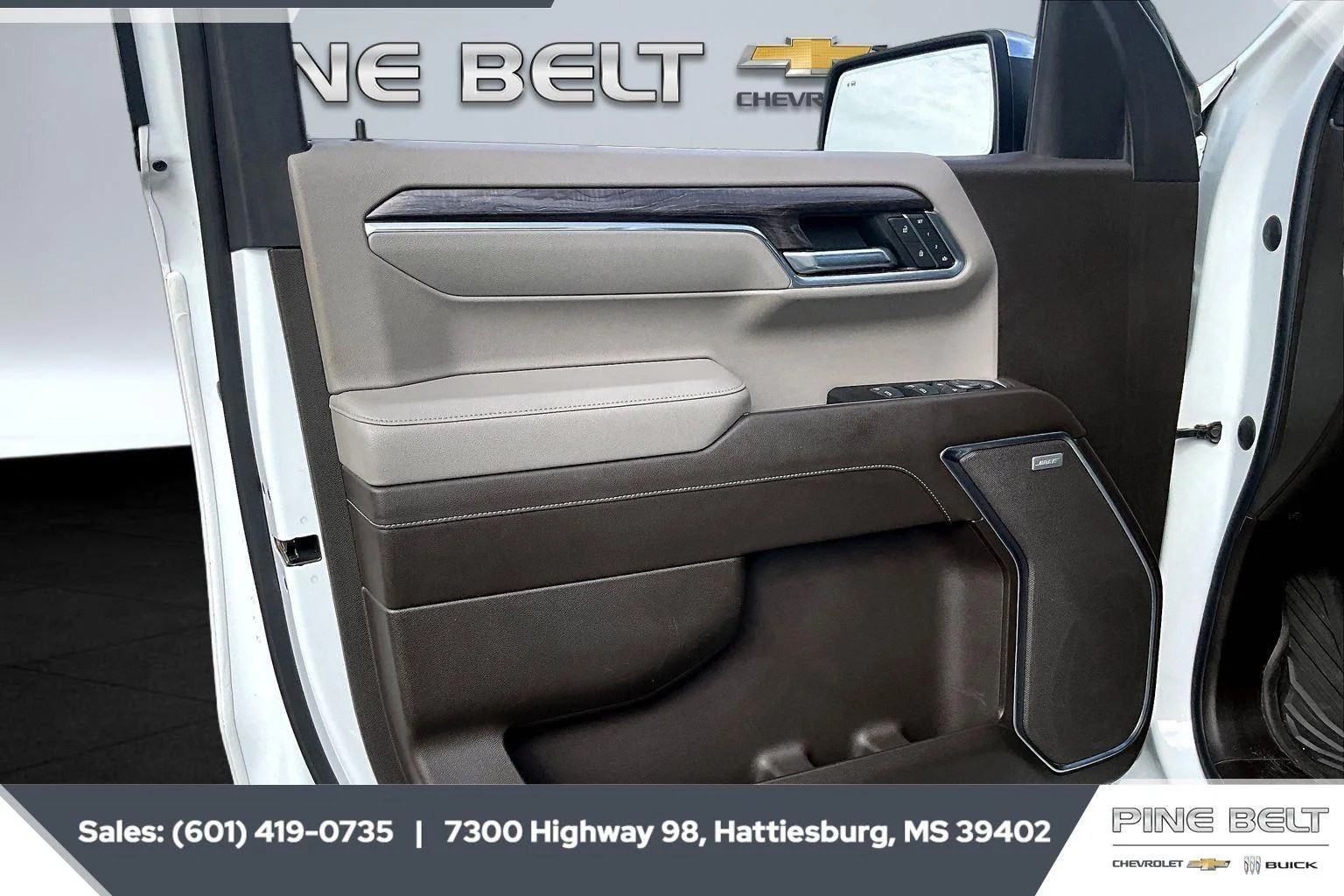 Used 2022 Summit White Chevrolet LTZ image 17