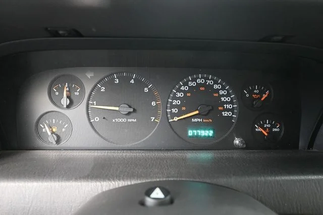Used 1999 Gray Jeep Laredo image 25