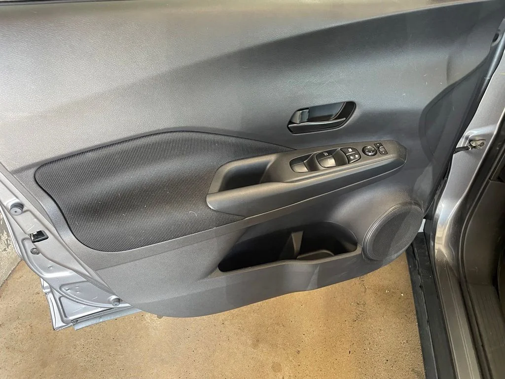 Used 2023 Gray Nissan S image 9