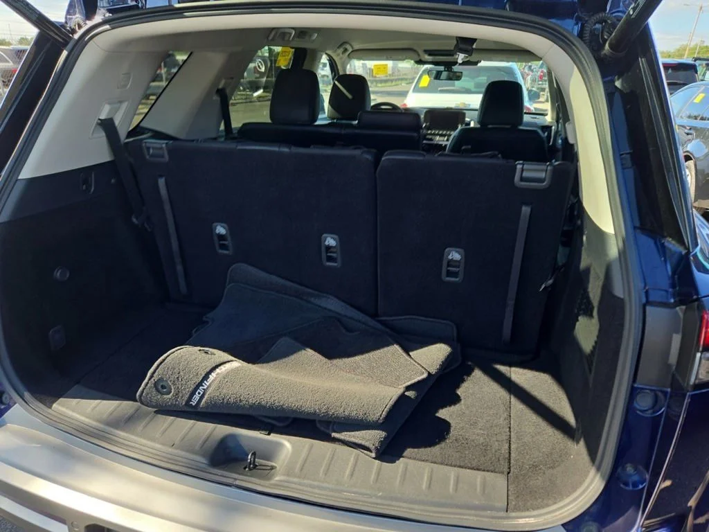 Used 2025 Blue Nissan SL image 6