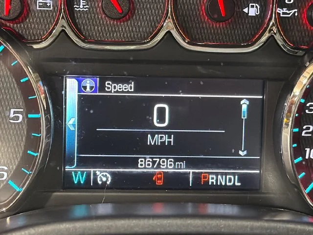 Used 2018 SUMMIT WHITE Chevrolet LT image 23