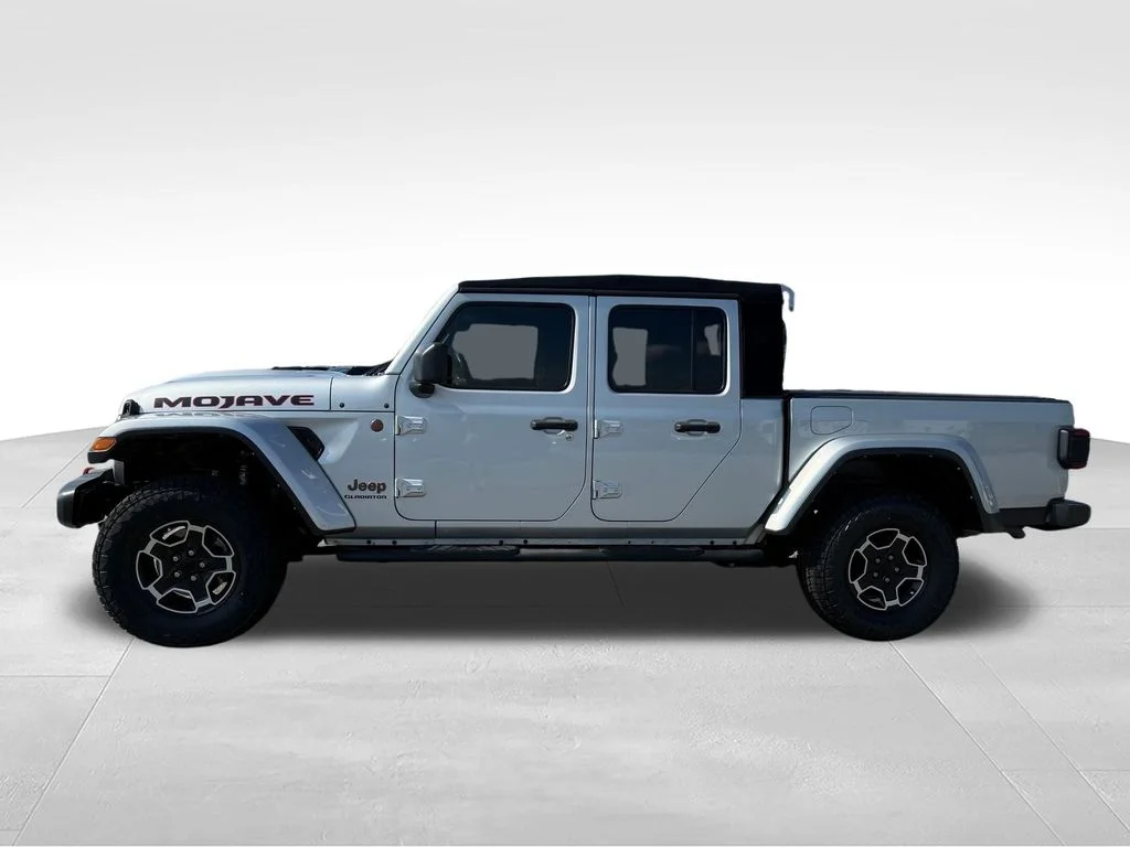 Used 2022 Silver Jeep Mojave image 2