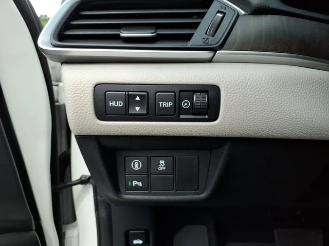 Used 2018 White Honda Touring 2.0T image 23