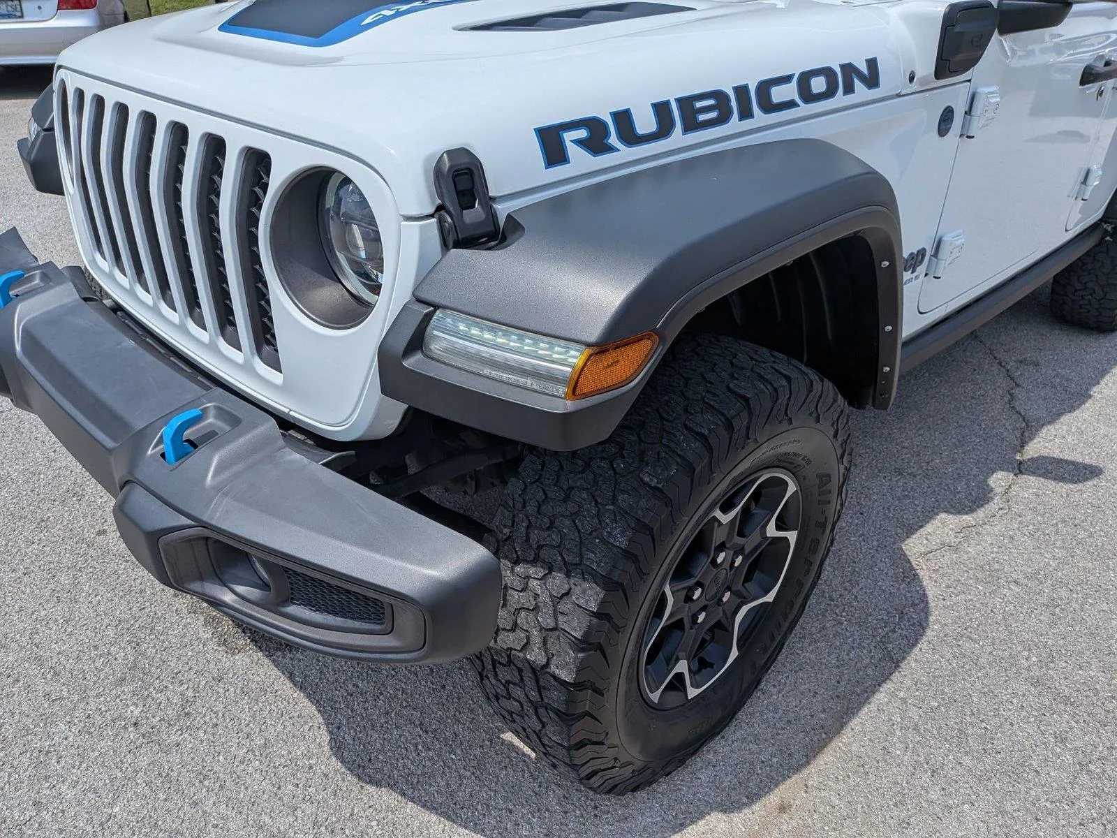Used 2023 Bright White Clearcoat Jeep Rubicon image 9
