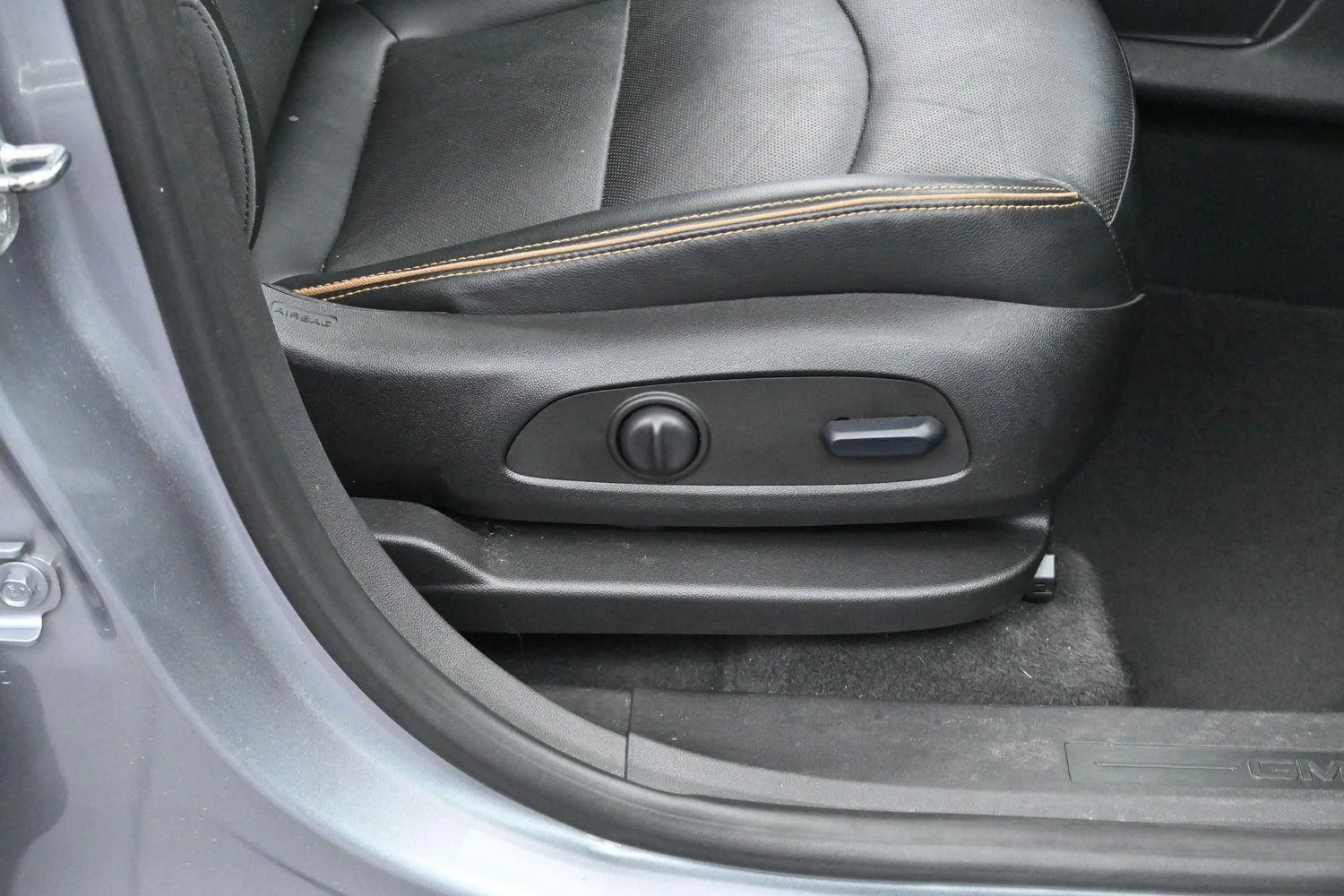 Used 2023 Sterling Metallic GMC AT4 image 36