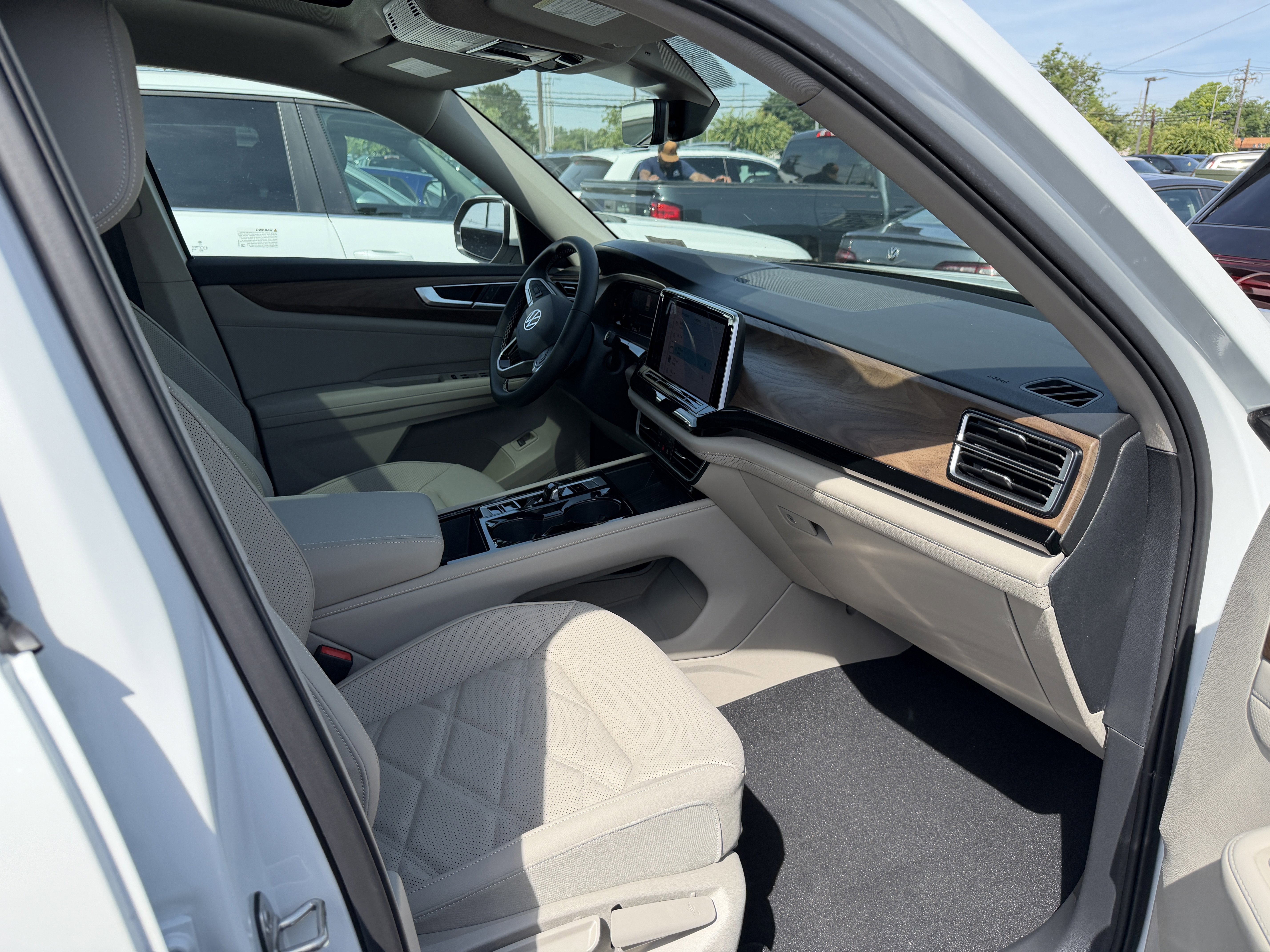 New 2026 Opal White Pearl Volkswagen 2.0T SE w/Technology image 25