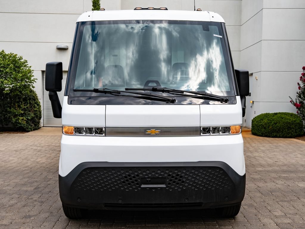 Used 2025 Oyster White Chevrolet 400 image 2