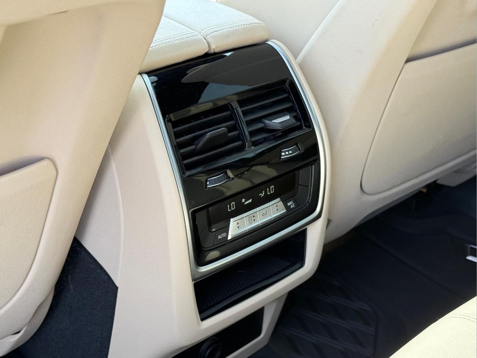 Used 2020 Arctic Gray Metallic BMW sDrive40i image 13