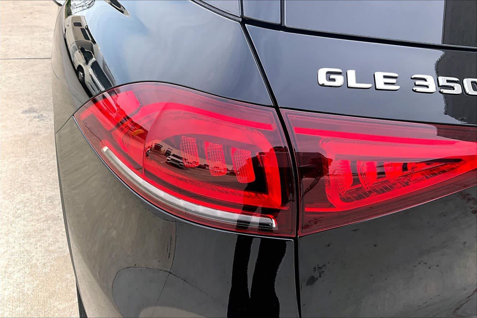 Used 2022 Black Mercedes-Benz GLE 350 image 25