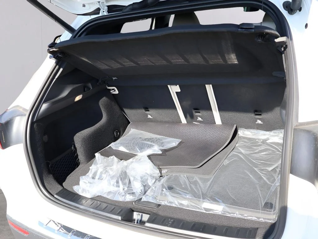 Used 2026 Polar White Mercedes-Benz GLA 250 image 17